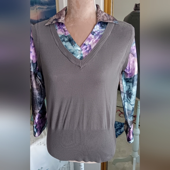 Once 1 Again~Vintage 90's Gray V-neck Sweater Floral Silky Shirt - Picture 10 of 10